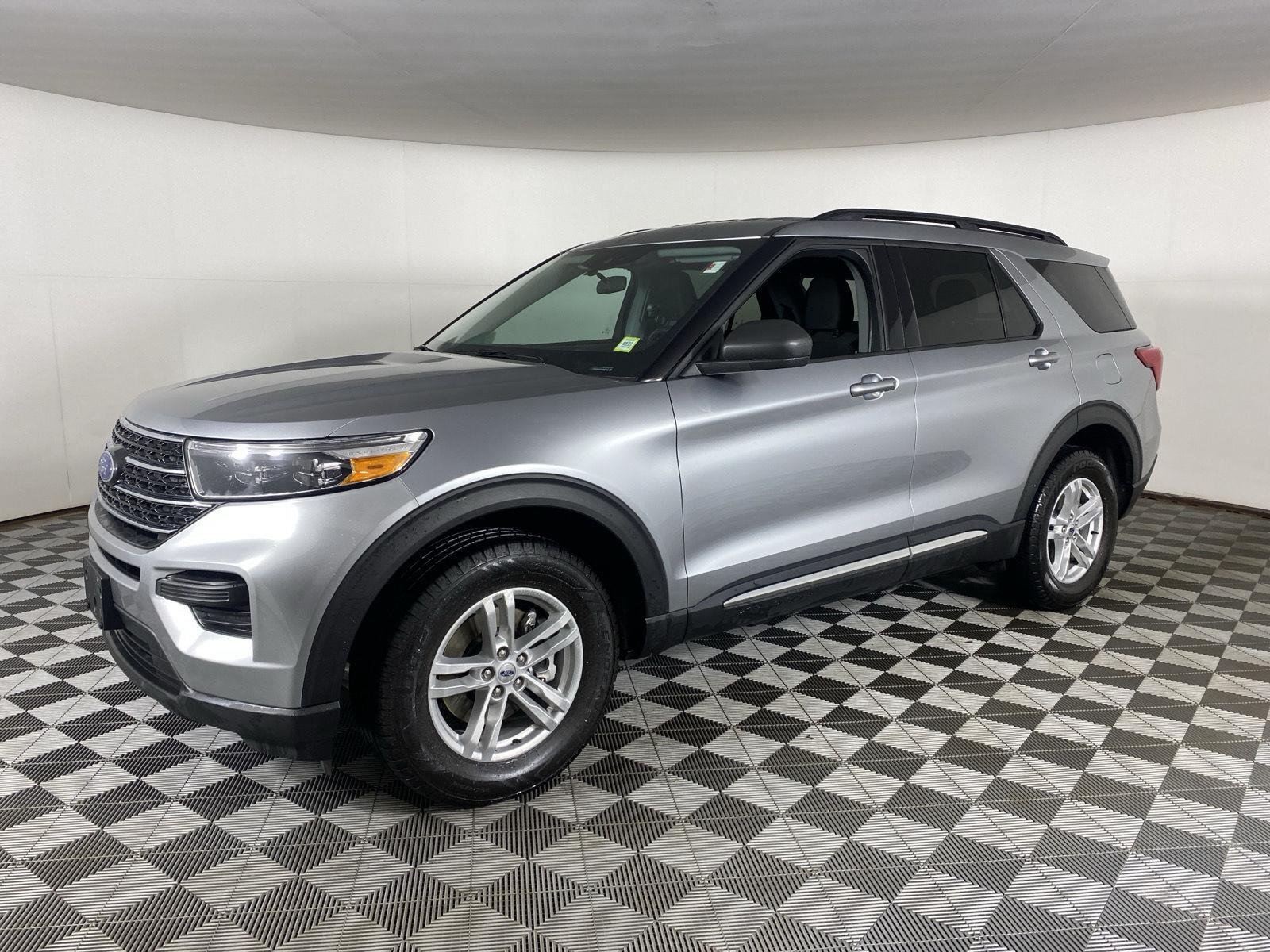 Used 2024 Iconic Silver Ford XLT image 13