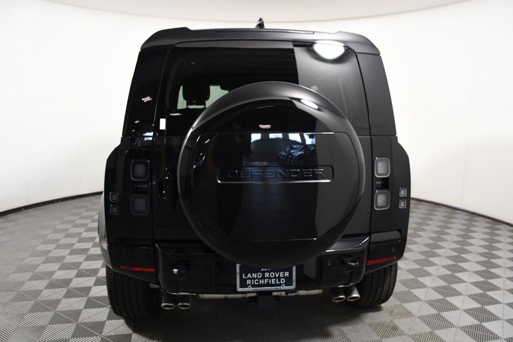 New 2026 Santorini Blk Land Rover V8 image 5