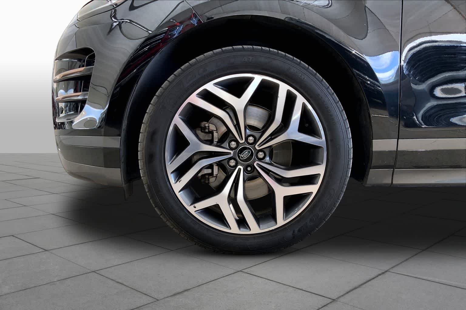Used 2023 Santorini Black Metallic Land Rover R-Dynamic S image 11