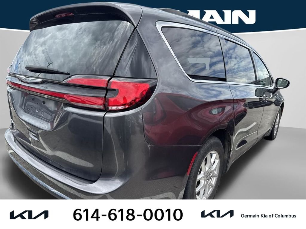 Used 2022 Gray Chrysler Touring L image 4