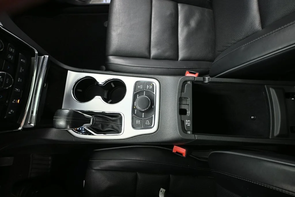 Used 2021 Off-white Jeep Summit image 27