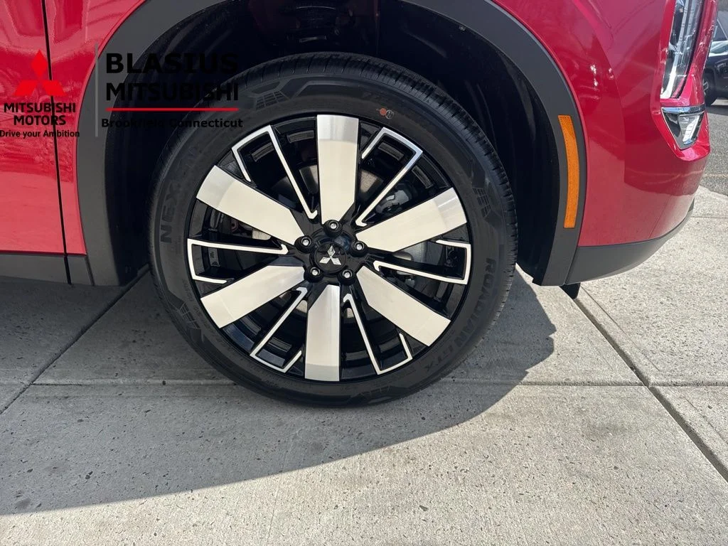 New 2026 Red Mitsubishi SE image 27