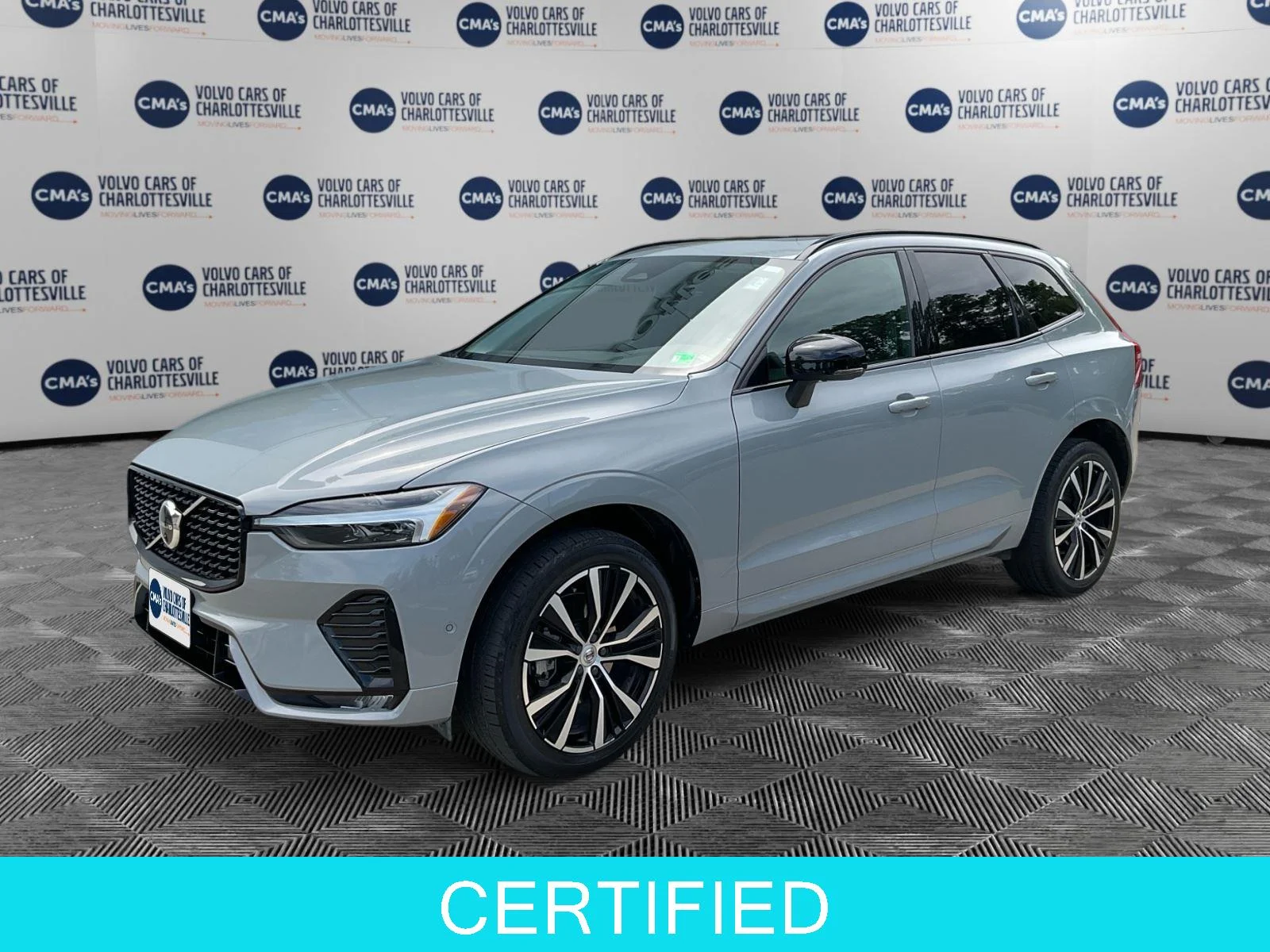 2024 Volvo XC60 B5 Plus Dark Theme AWD's photo
