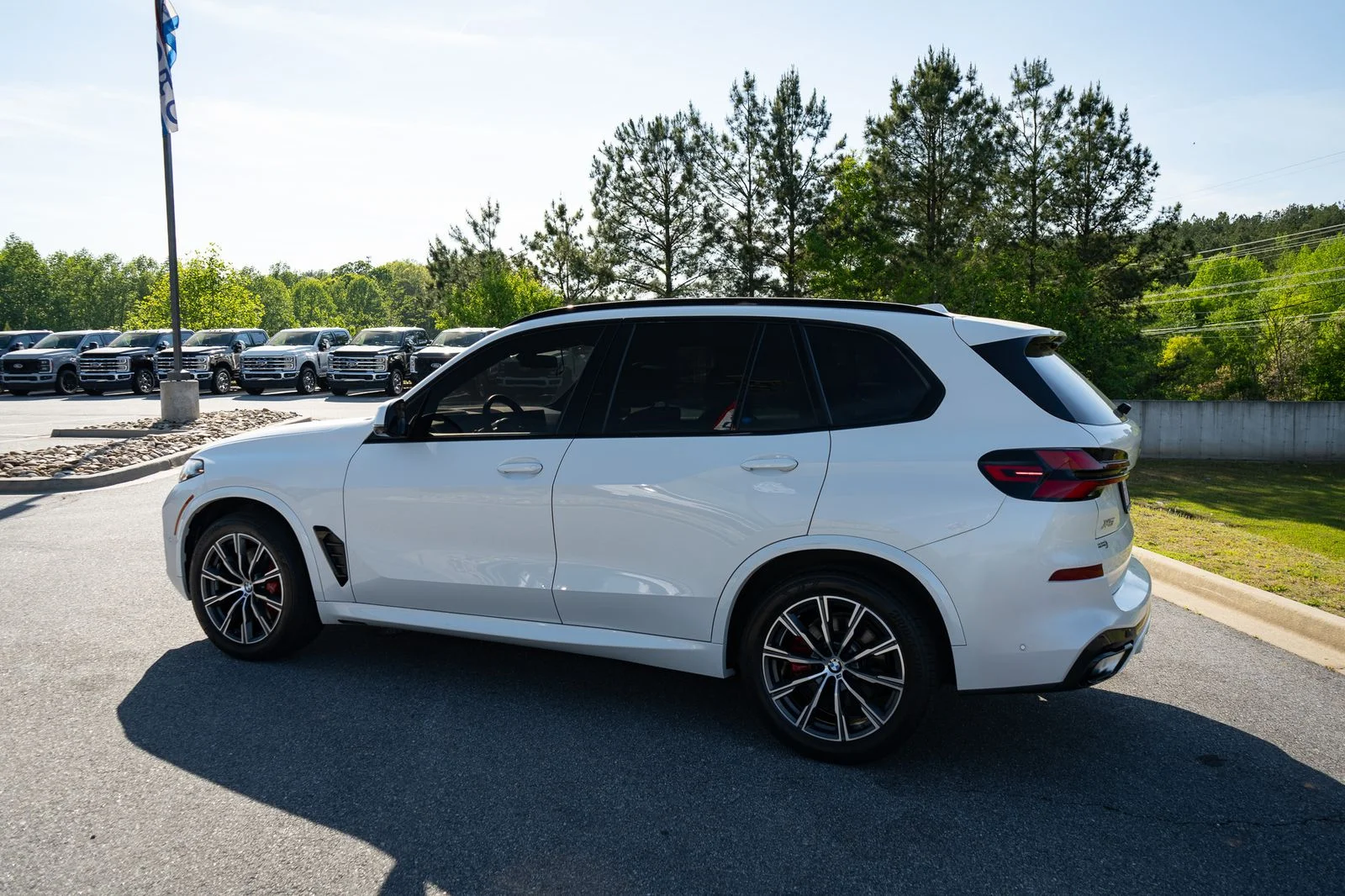 Used 2024 White BMW xDrive40i image 7