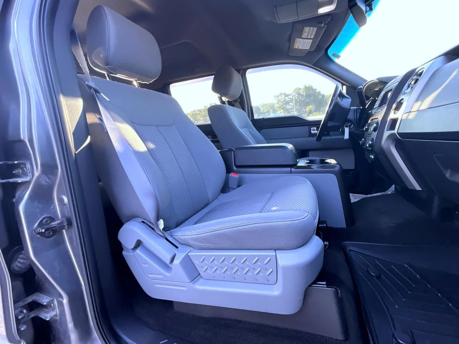 Used 2013 Gray Ford XLT image 17