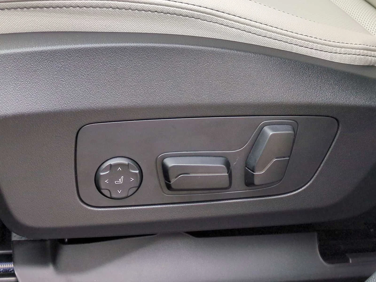 New 2026 Dune Grey Metallic BMW xDrive28i image 17
