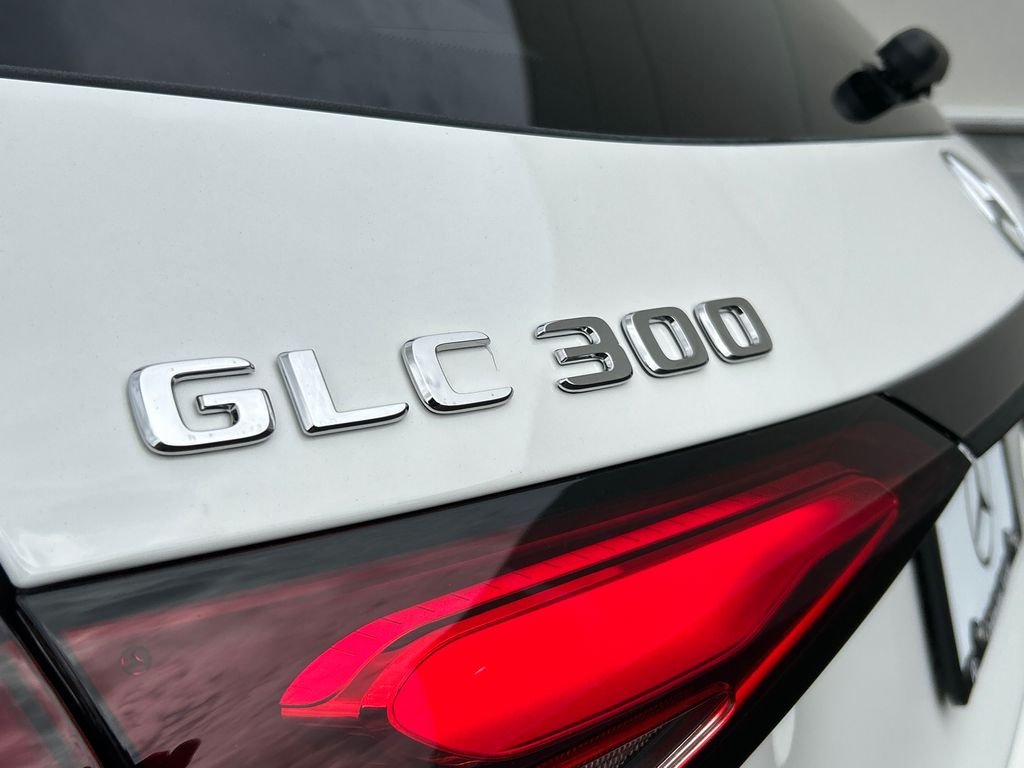 New 2026 Polar White Mercedes-Benz GLC 300 image 30
