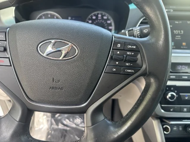 Used 2016 Silver Hyundai Sport image 17