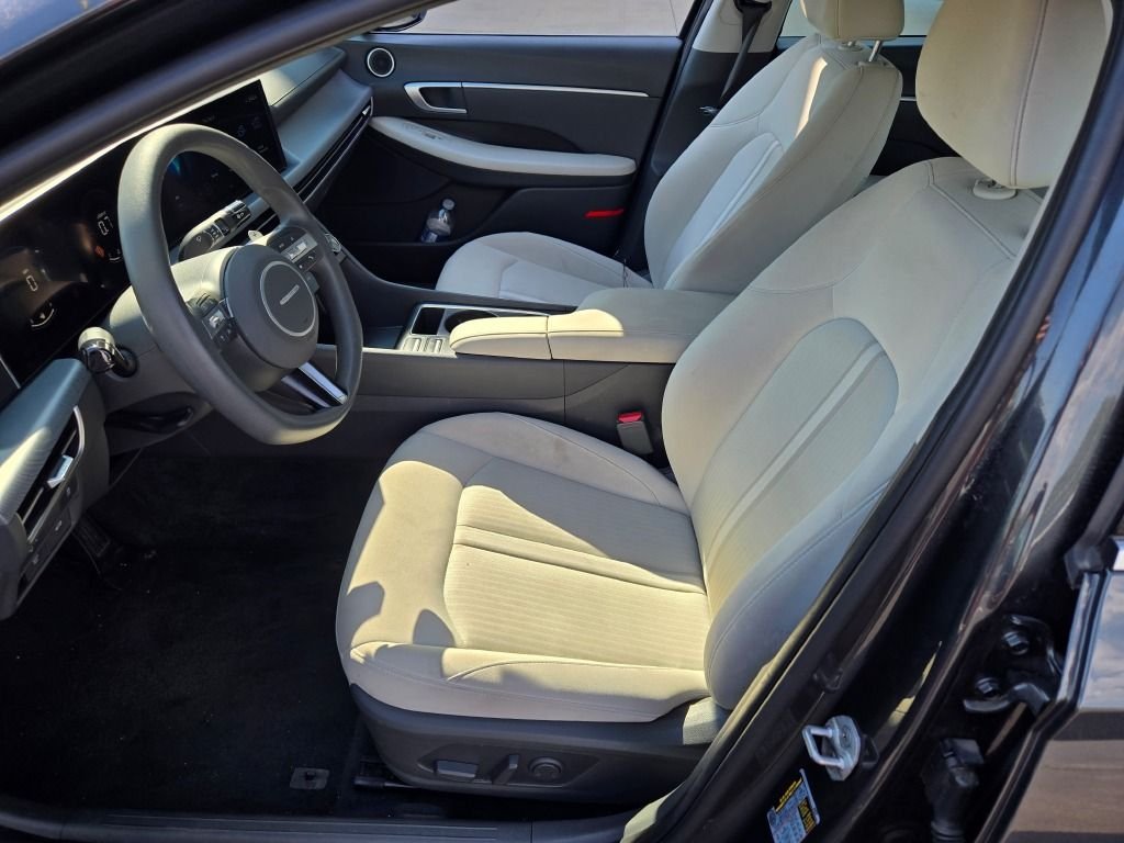 Used 2025 Gray Hyundai SEL image 19