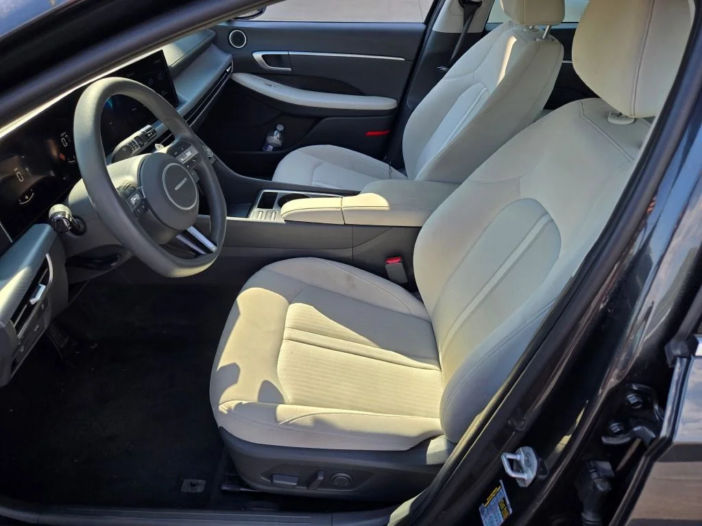 Used 2025 Gray Hyundai SEL image 19