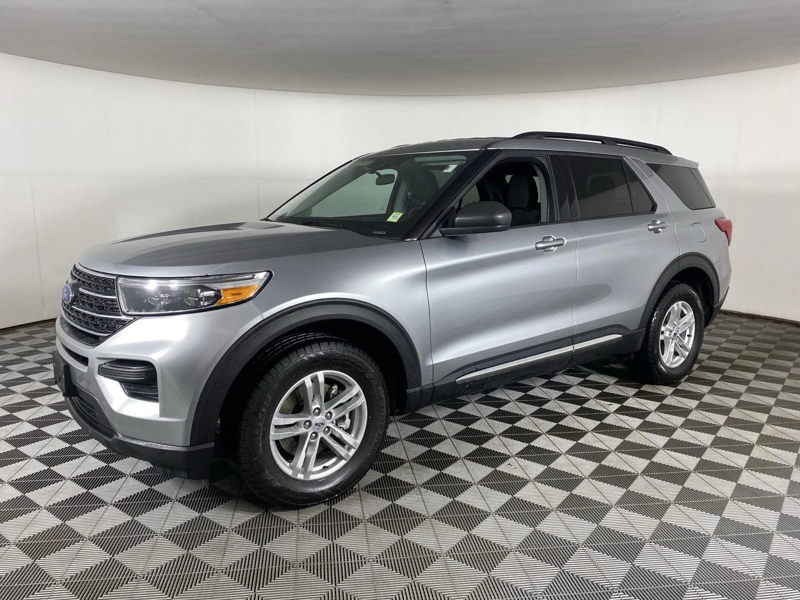 Used 2024 Iconic Silver Ford XLT image 13
