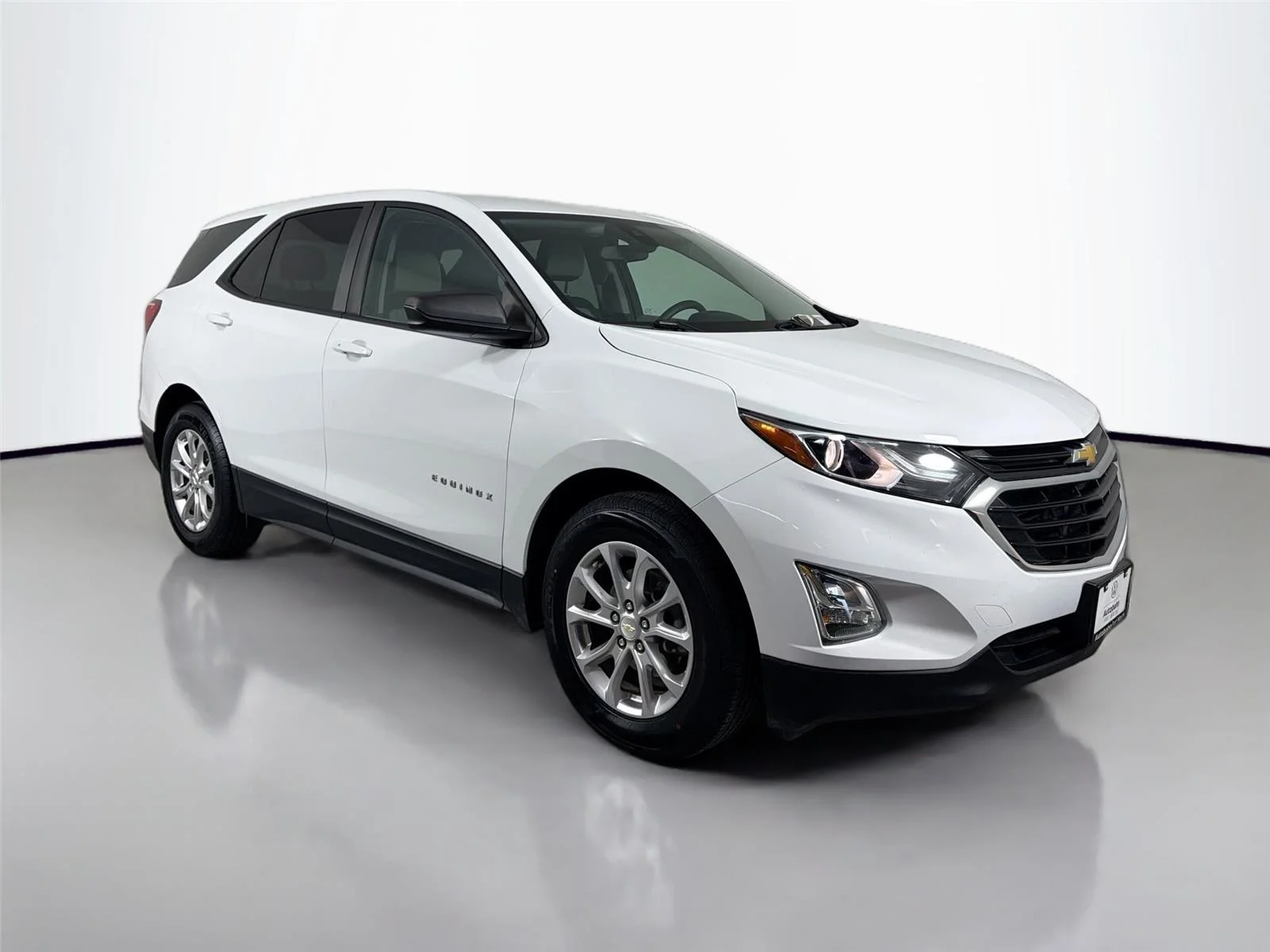 Used 2021 Summit White Chevrolet LS image 3