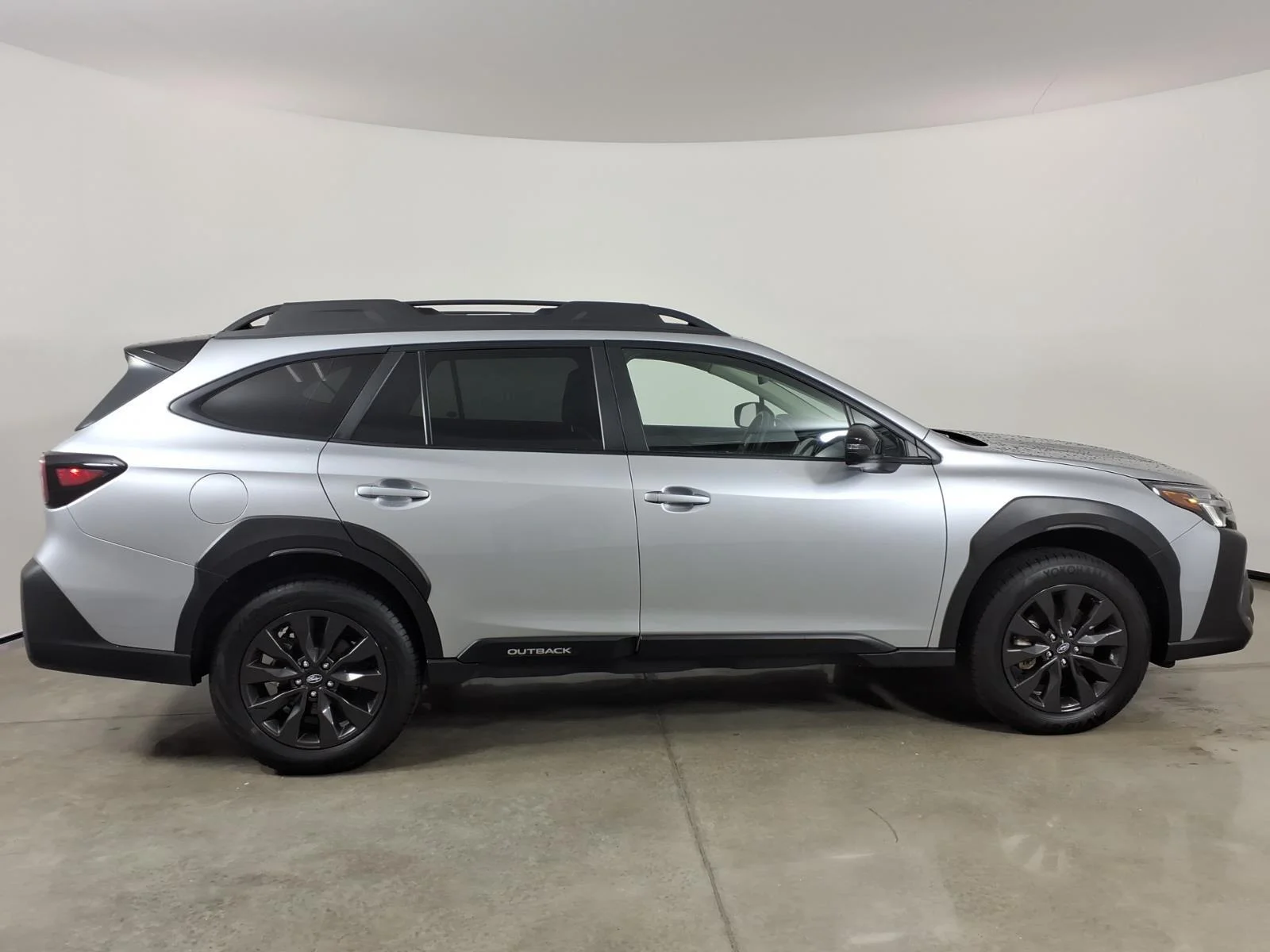 Certified Used 2025 Ice Silver Metallic Subaru Onyx Edition image 15