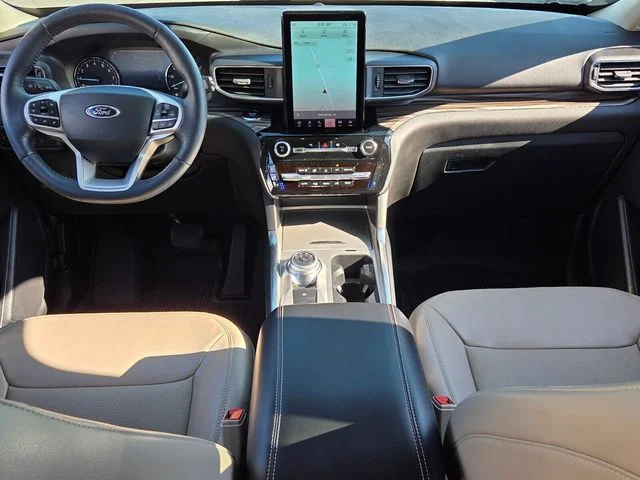 Used 2023 White Ford Limited image 8