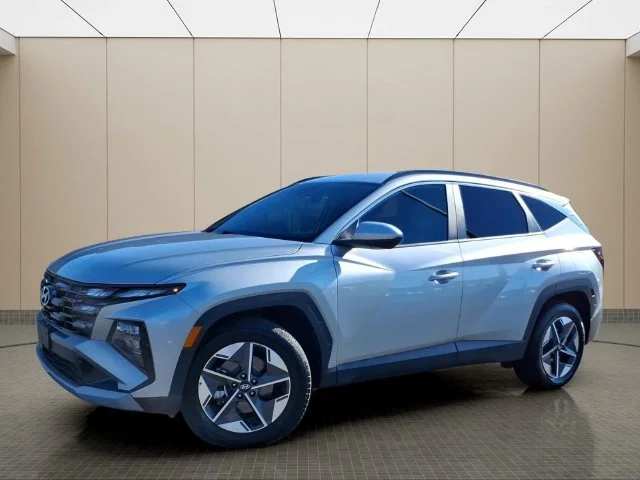 Used 2025 Silver Hyundai SEL image 2