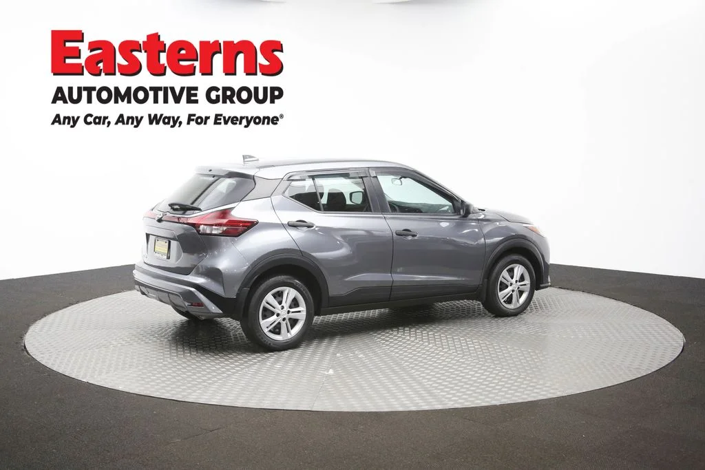 Used 2022 Silver Ford SE image 42