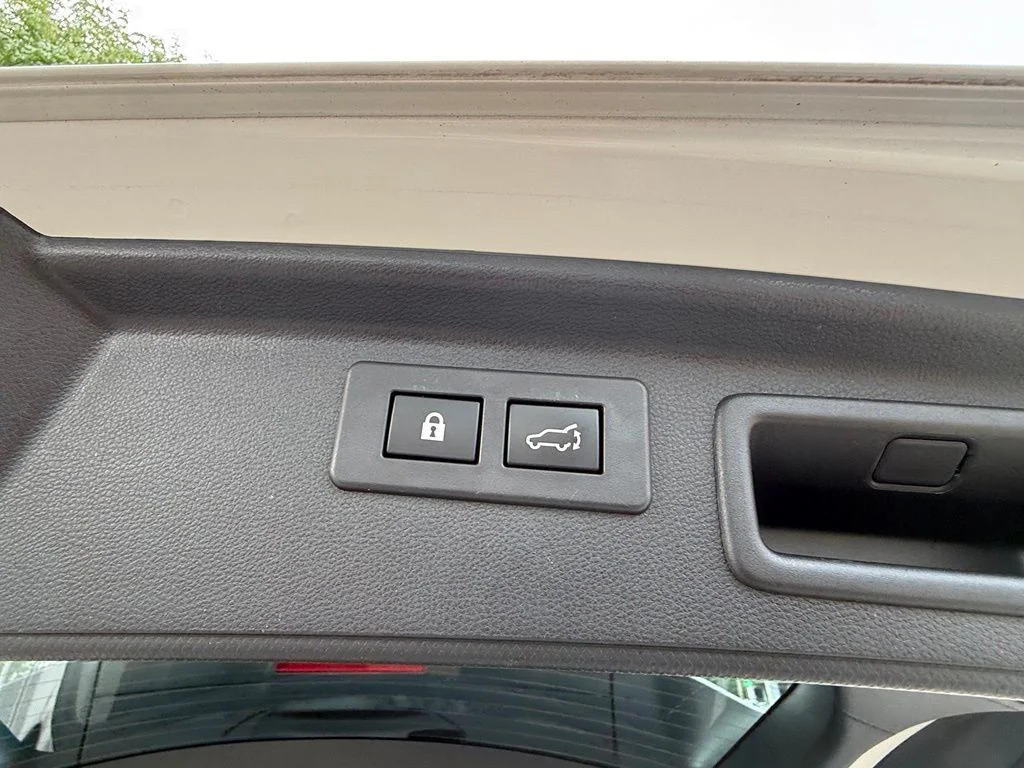 Used 2023 White Subaru Touring image 31