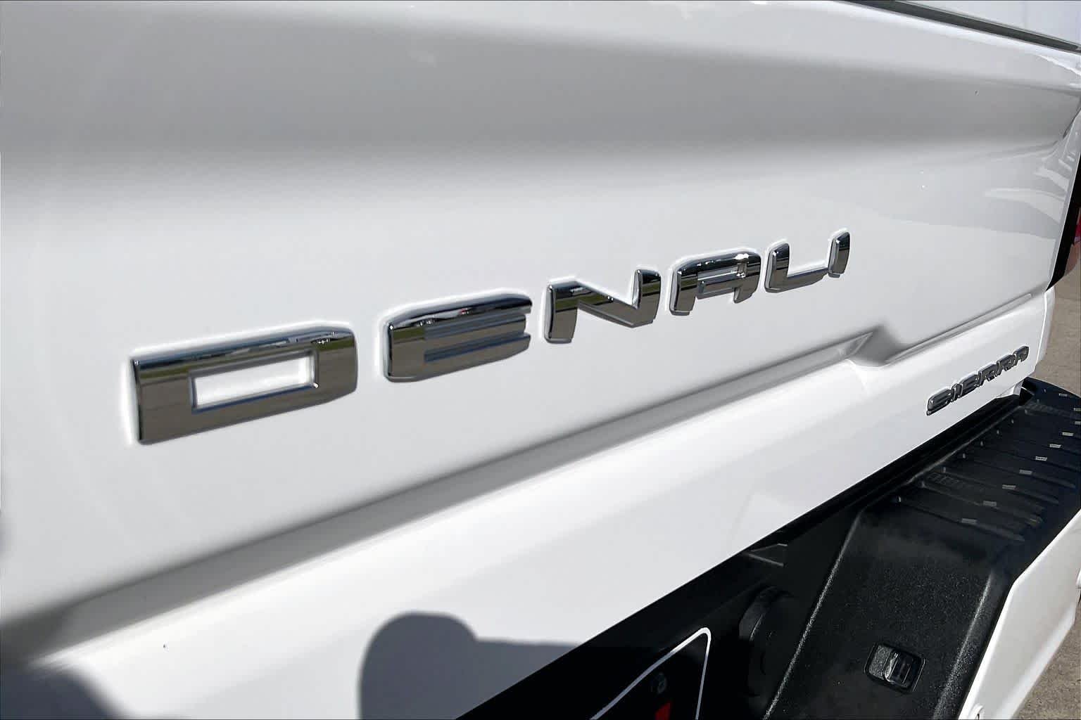 Used 2021 Summit White GMC Denali image 10