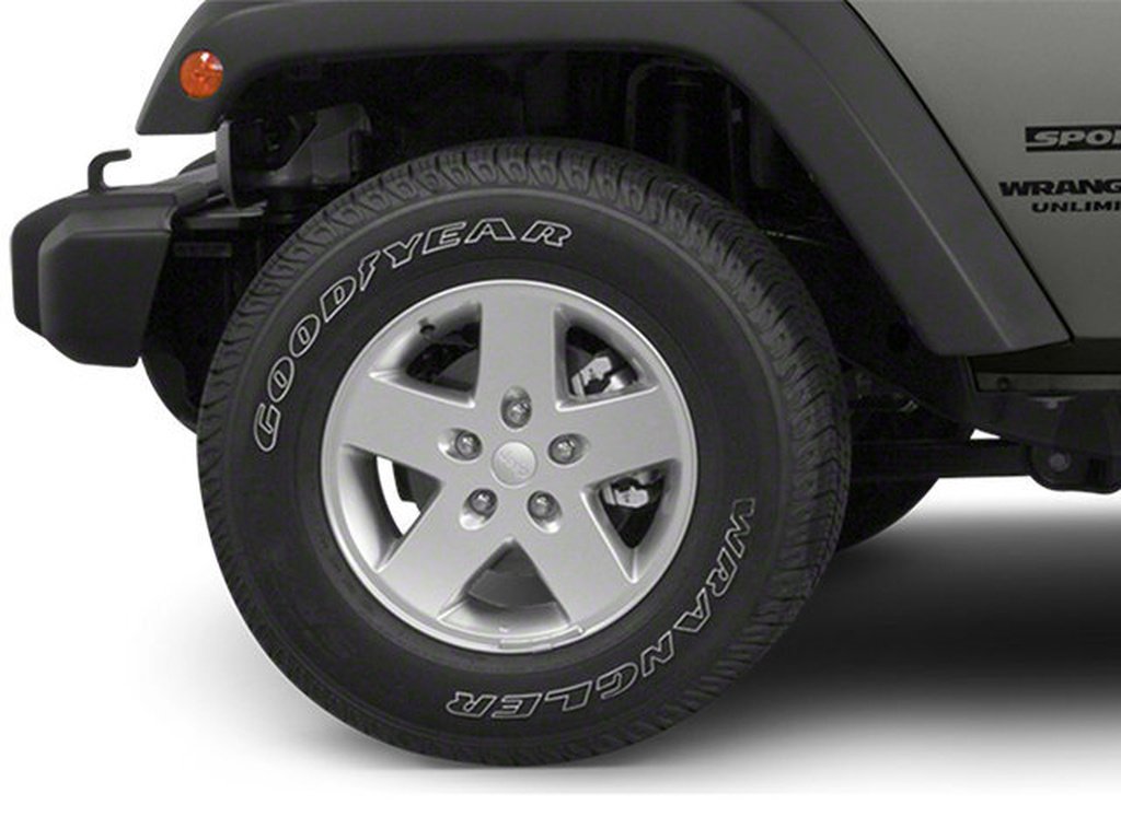 Used 2013 Bright White Clear Coat Jeep Sahara image 13