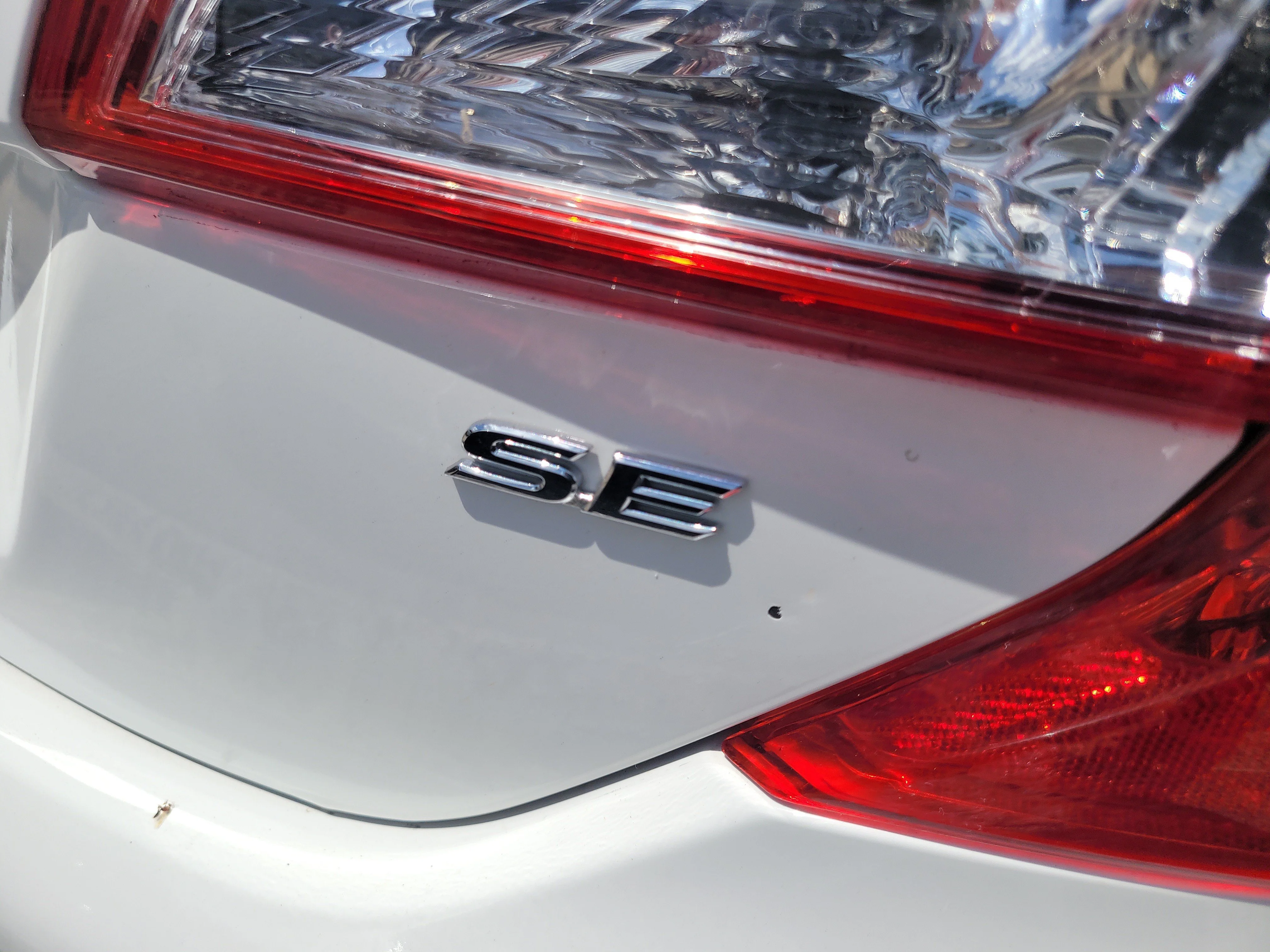 Used 2013 Super White Toyota SE image 9