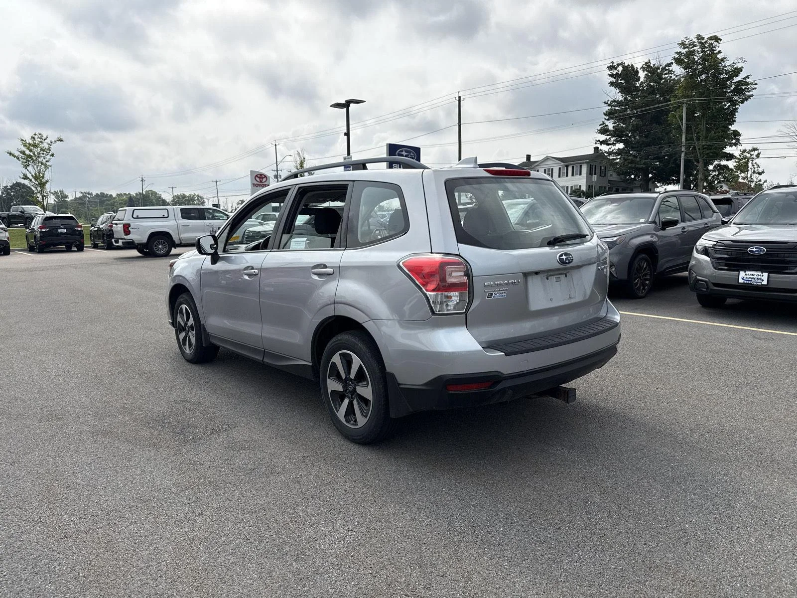 Used 2018 Ice Silver Metallic Subaru 2.5i image 5