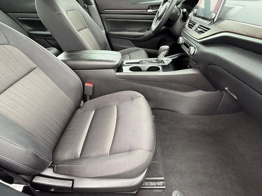 Used 2024 Silver Nissan 2.5 SV image 10