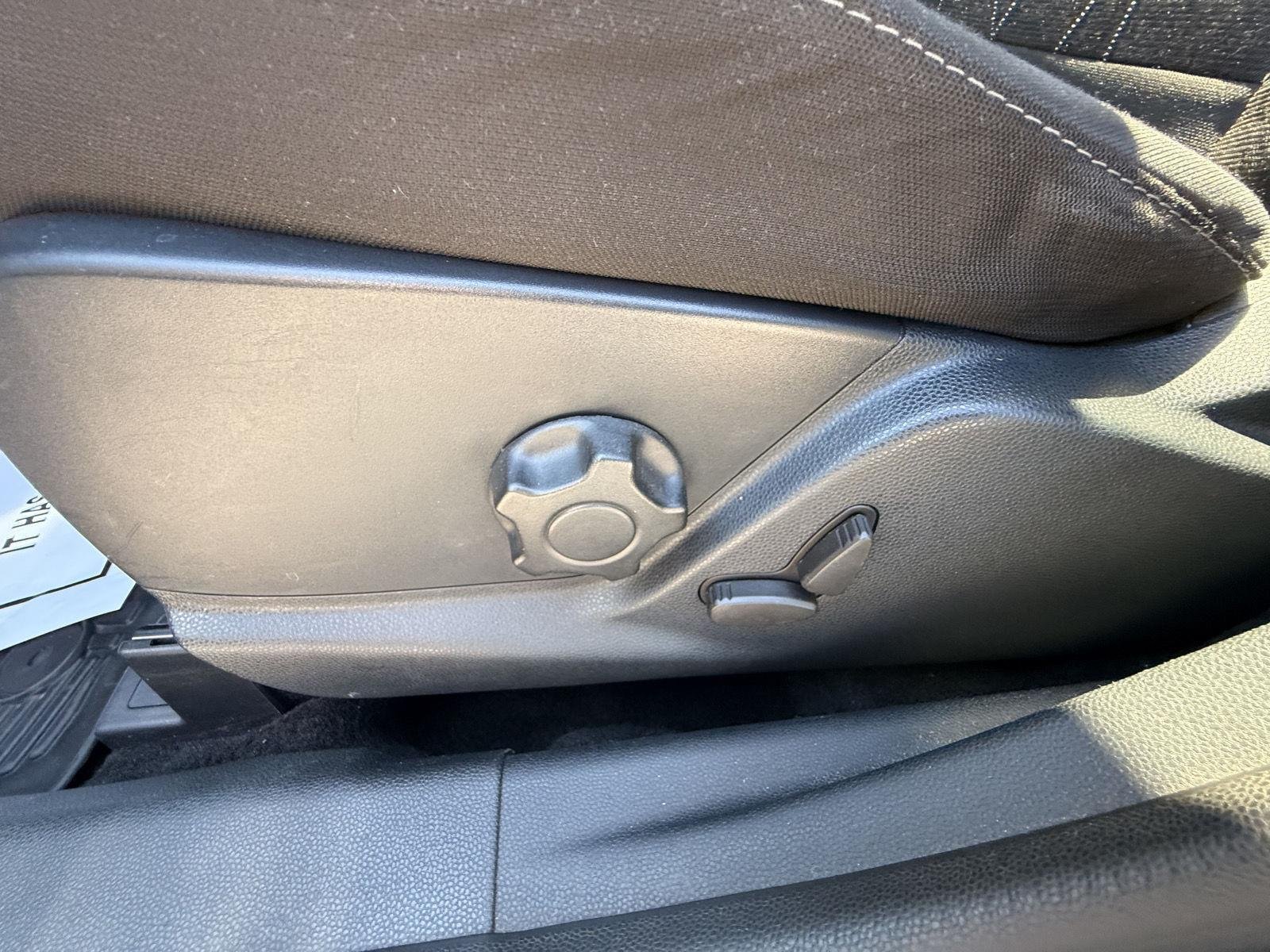 Used 2019 Shadow Black Ford SE image 15