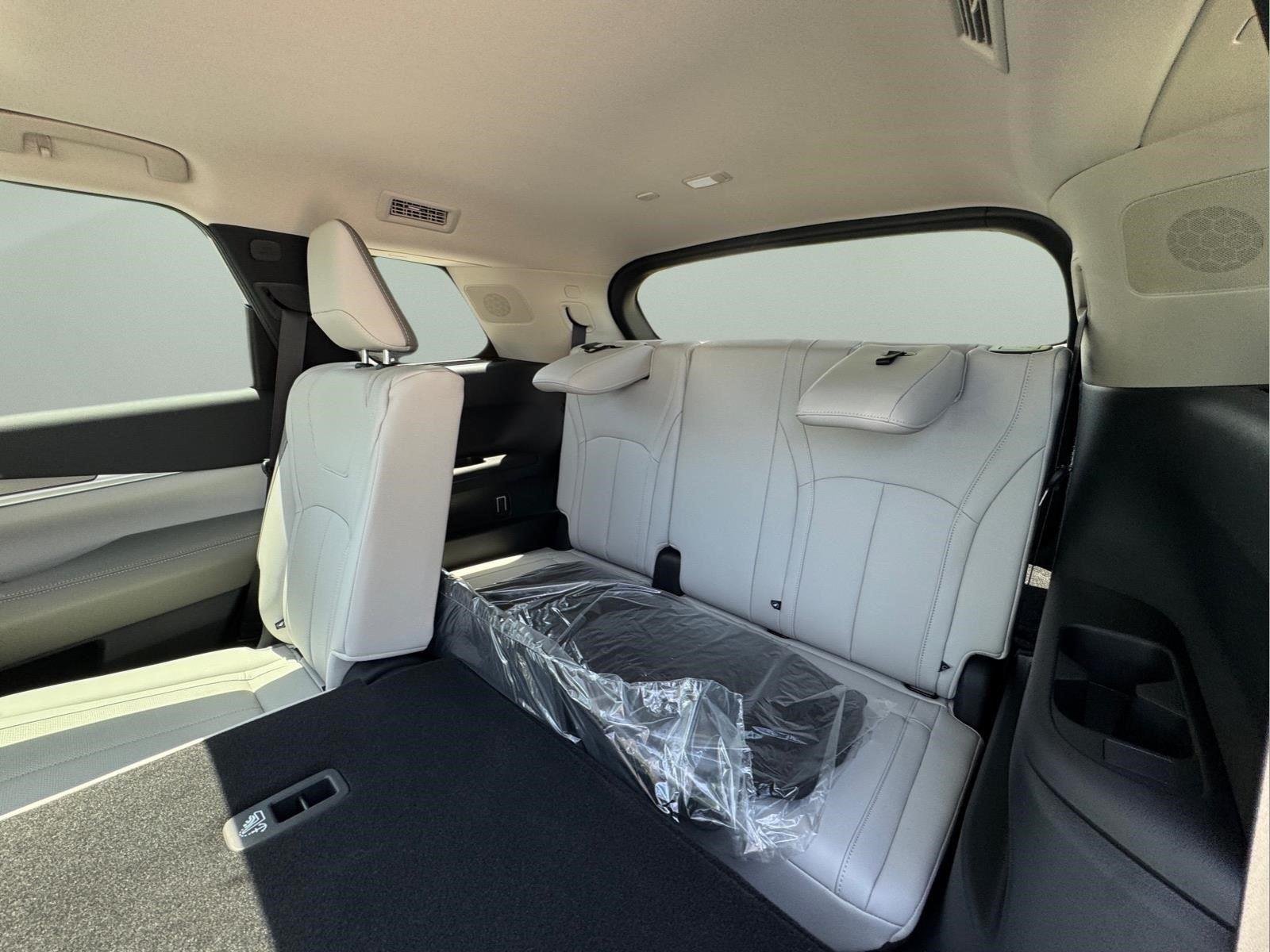 New 2027 Graphite Shadow INFINITI LUXE image 12