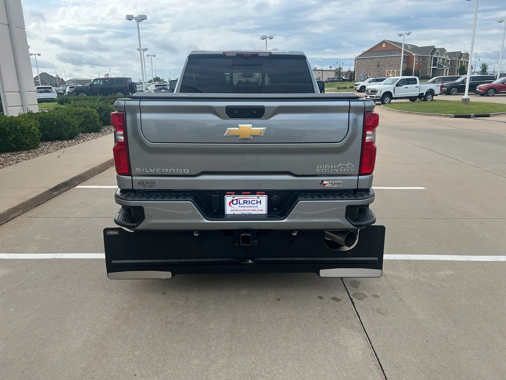 Used 2024 Sterling Gray Metallic Chevrolet High Country image 7