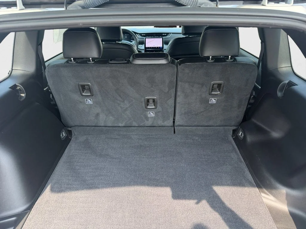 Used 2025 White Jeep Limited image 13