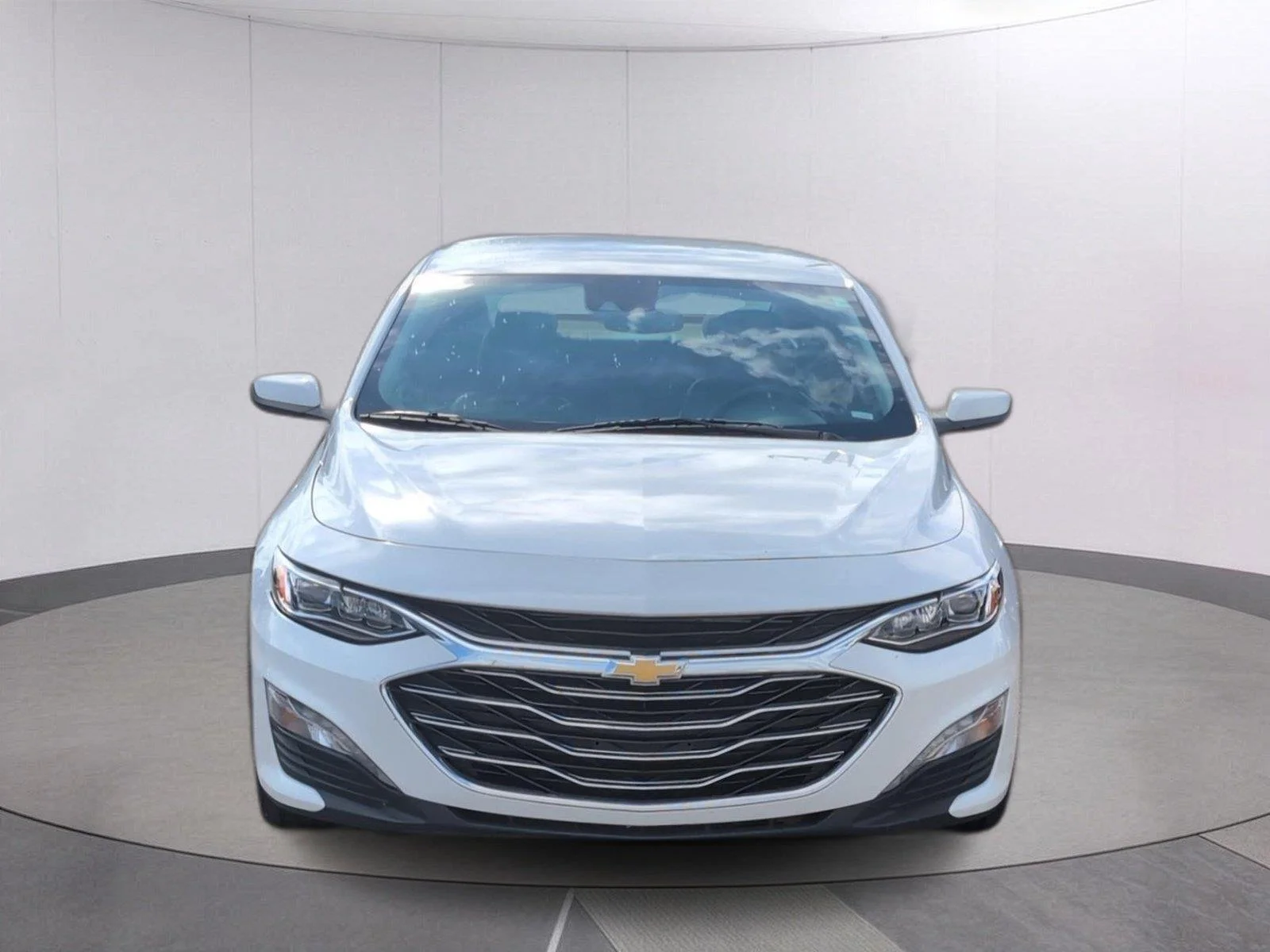 Used 2024 Summit White Chevrolet 2LT image 9