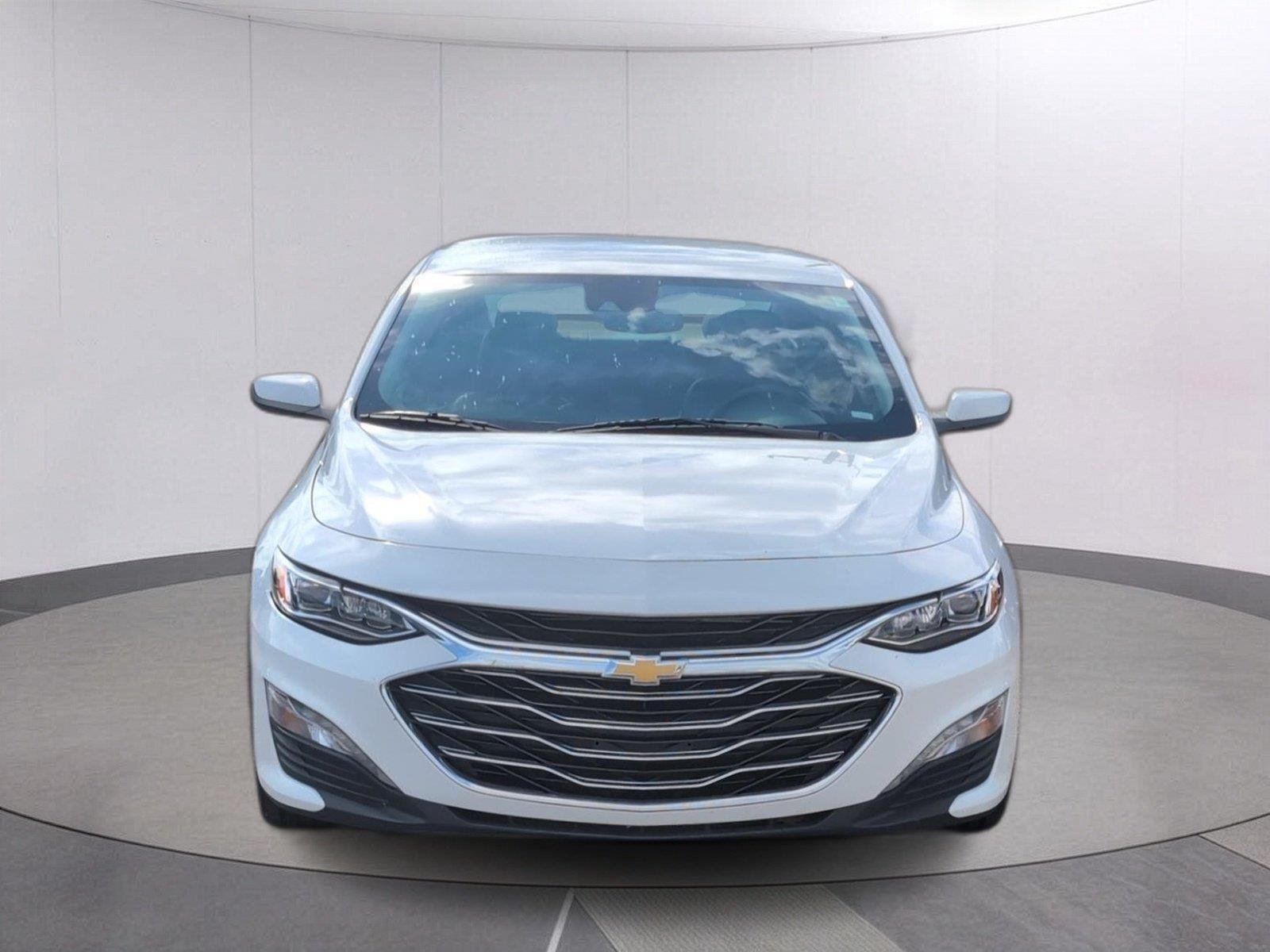 Used 2024 Summit White Chevrolet 2LT image 9