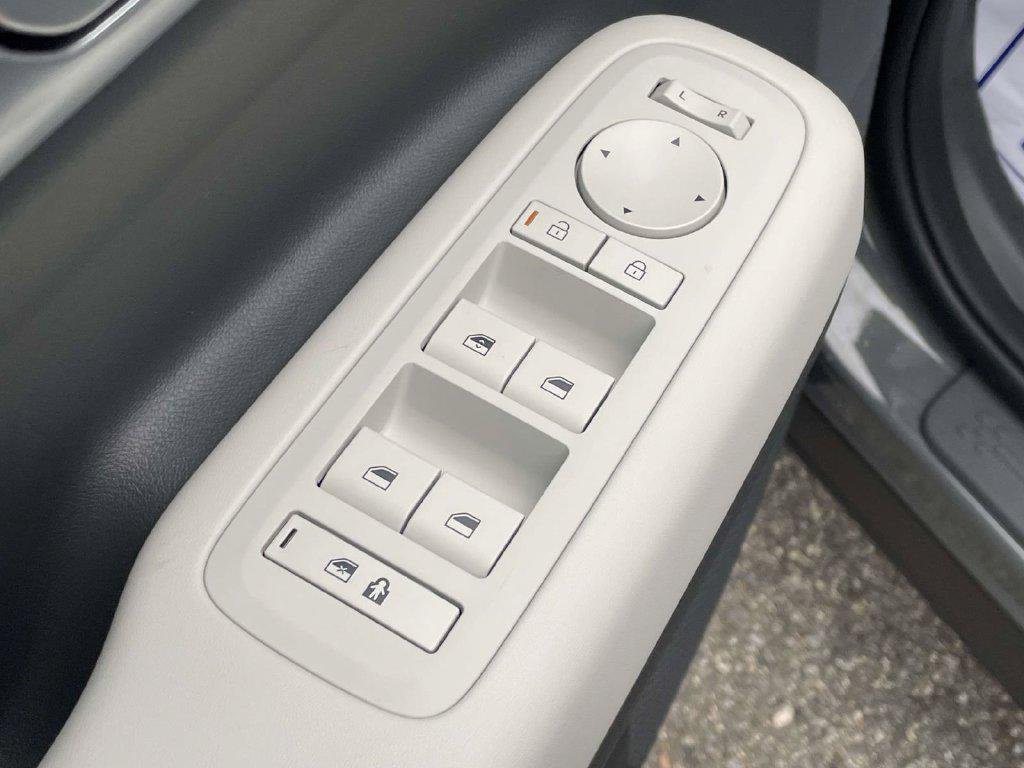 New 2027 Gray Hyundai SE FWD image 15