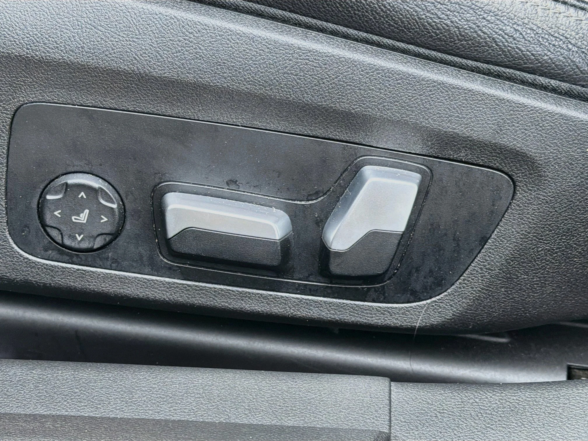 Used 2022 Mineral Grey Metallic BMW 330i image 24