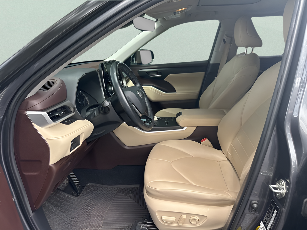 Used 2020 Gray Toyota XLE image 10