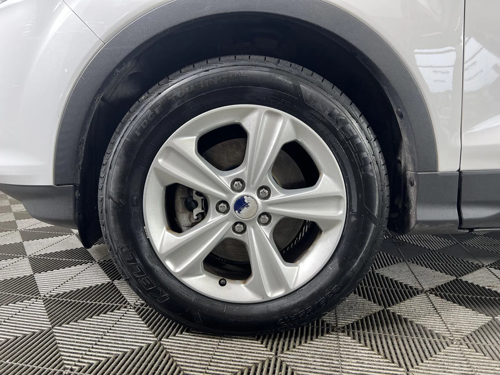 Used 2016 Wh Ford SE image 30