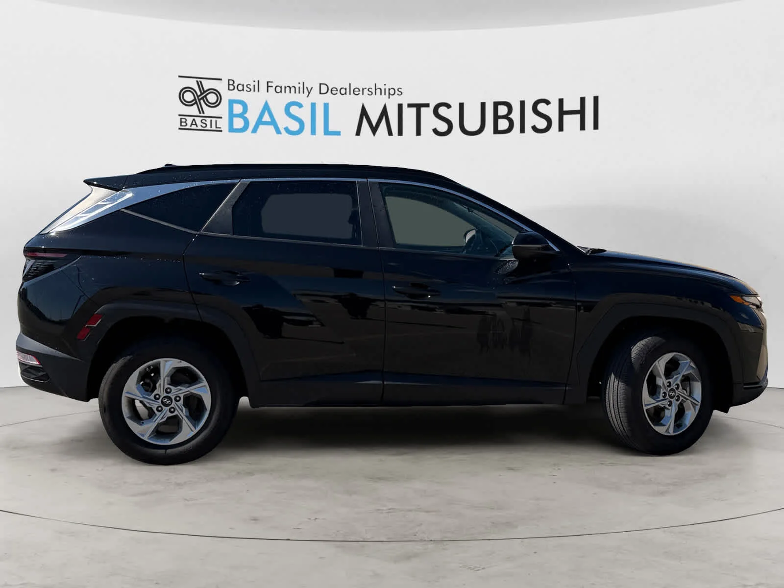 Used 2023 Phantom Black Hyundai SEL image 7