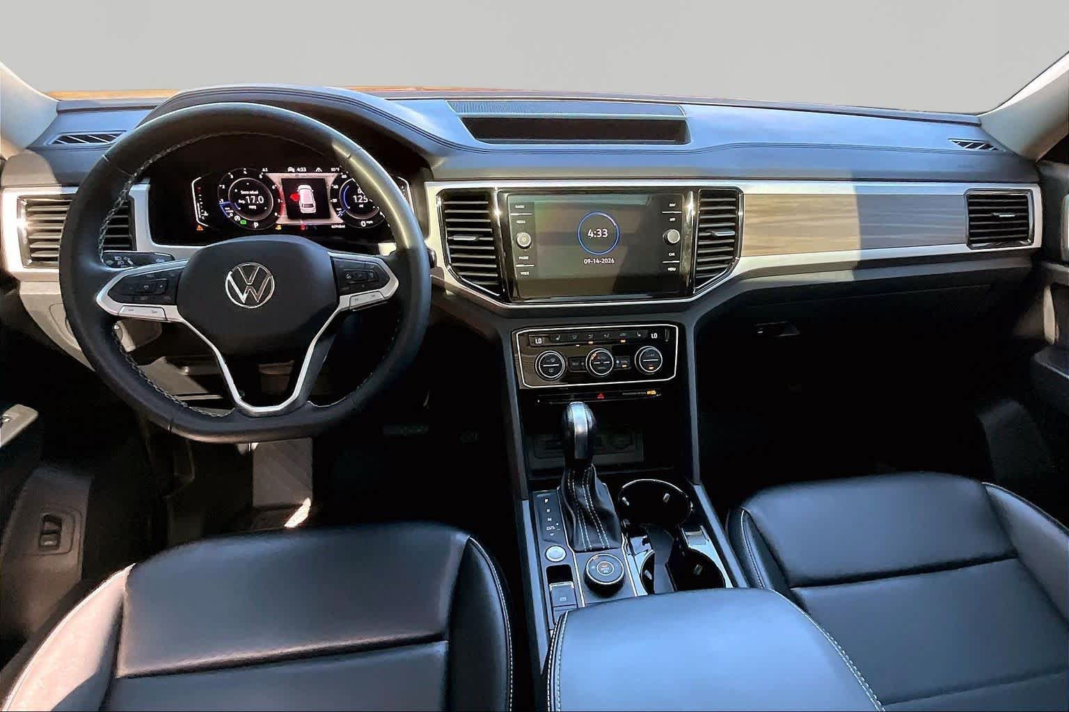 Used 2022 Aurora Red Metallic Volkswagen 3.6L V6 SEL image 16