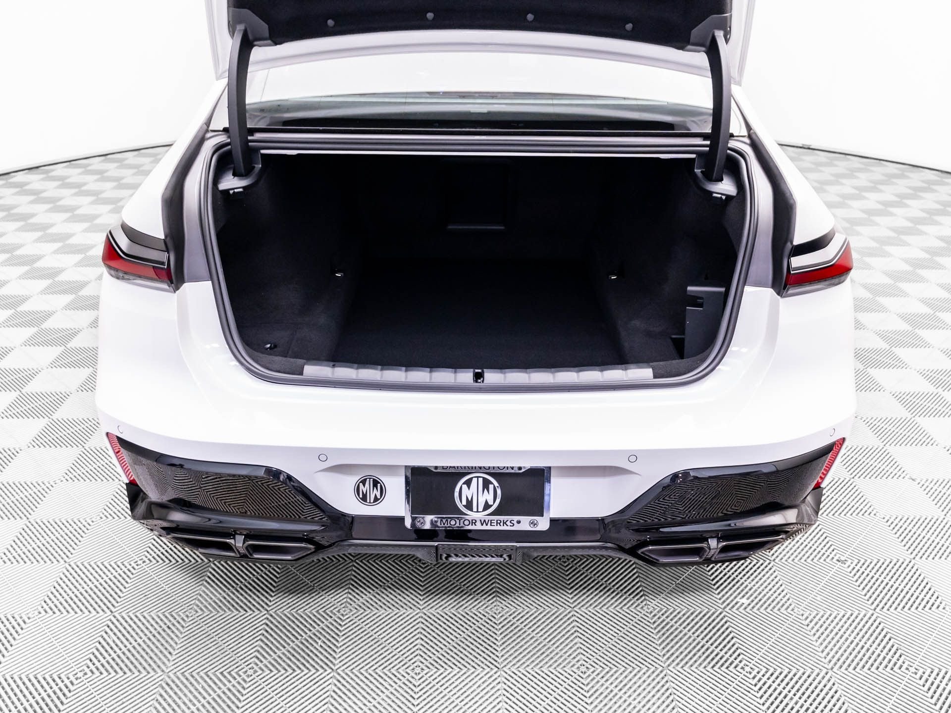 New 2026 Alpine White BMW 760i xDrive image 33