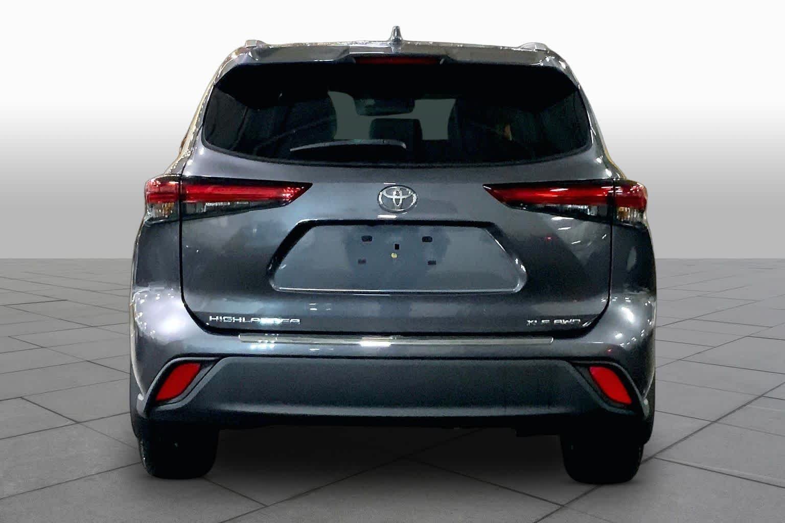 Used 2023 Magnetic Gray Metallic Toyota XLE image 5