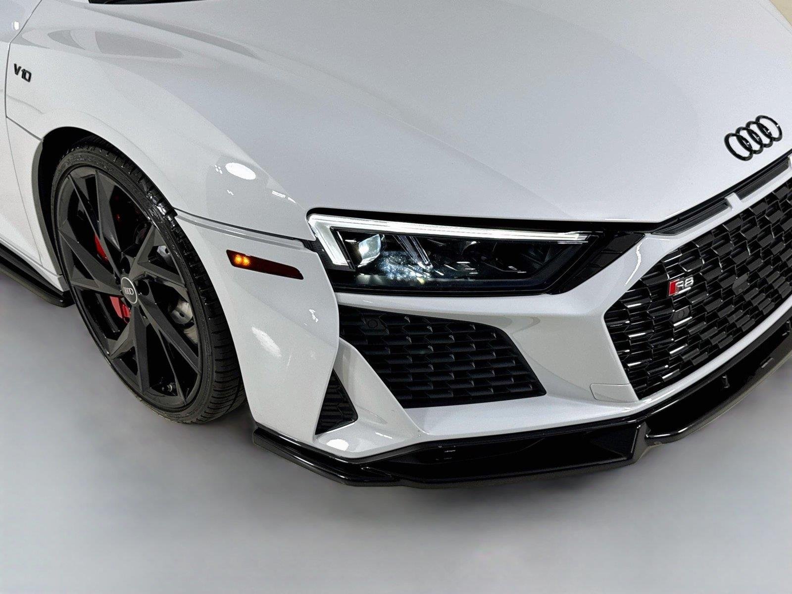 Used 2021 Suzuka Gray Metallic Audi 5.2 V10 | Carbon Ext Pkg | Diamond Stitched Int | Premium Pkg image 29