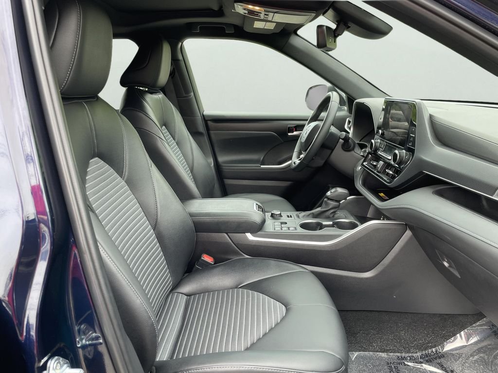 Used 2025  Toyota XSE image 13
