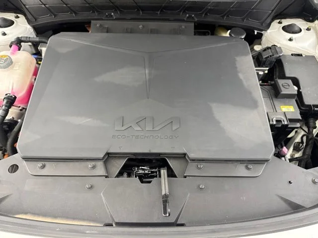 Used 2023 White Kia Wave image 19