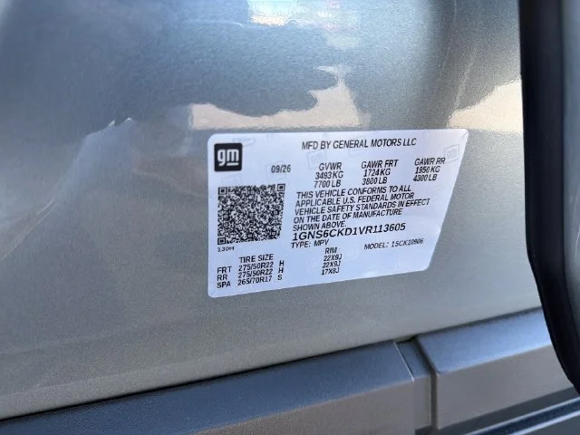 New 2027 Sterling Gray Metallic Chevrolet LT image 34