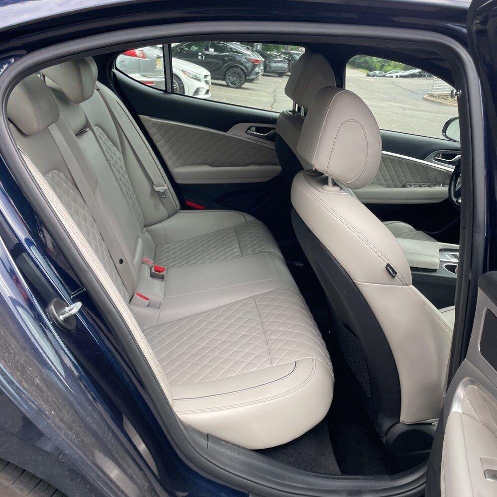Used 2023 Capri Blue Genesis 3.3T image 6
