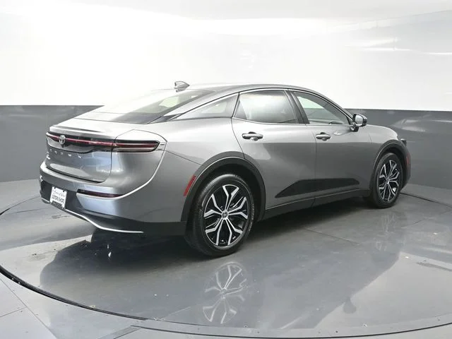 Used 2024  Toyota XLE image 7