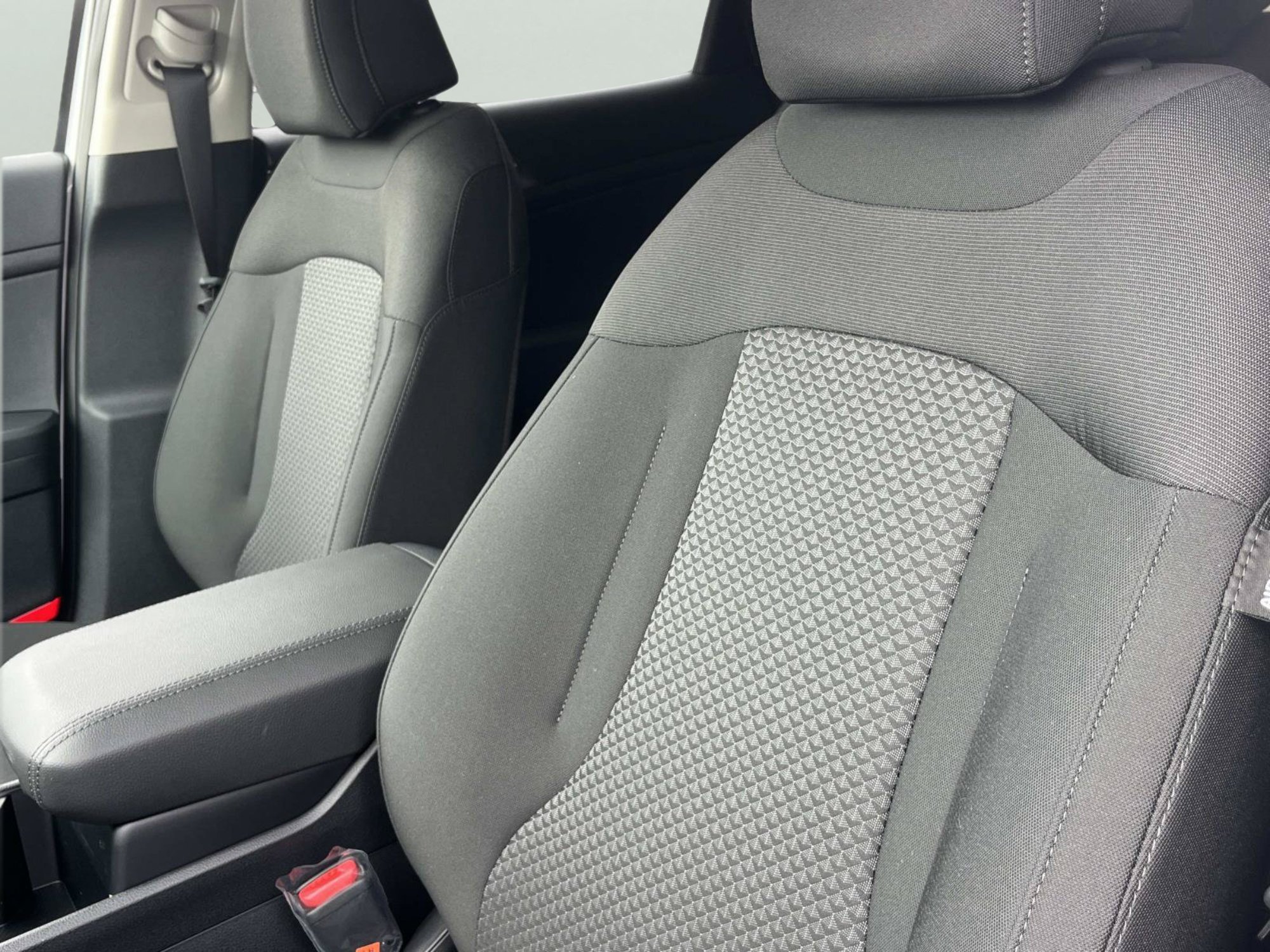 New 2027 Glacial White Pearl Kia LX image 22