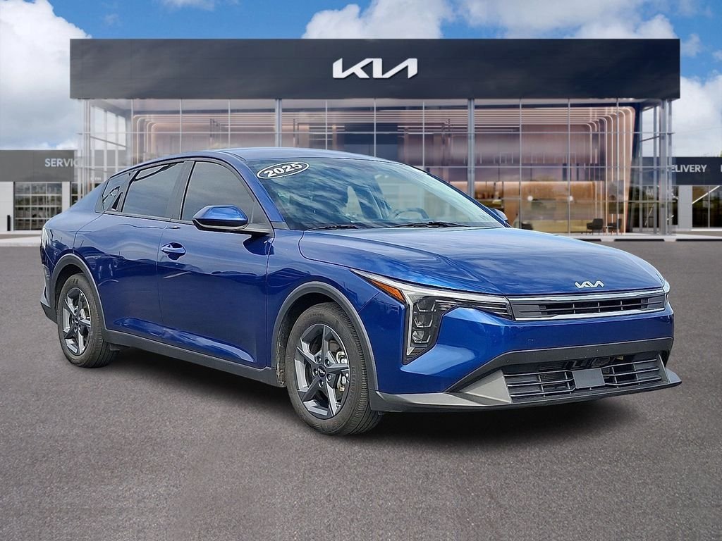 2025 Kia K4 LXS AT's photo