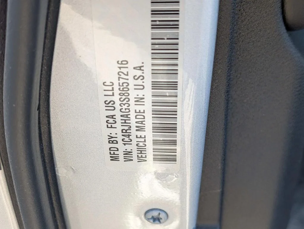 Used 2025 Silver Jeep Altitude image 16
