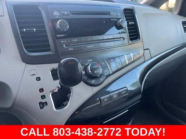 Used 2014 Red Toyota LE image 22
